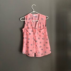 Sleeveless button up top